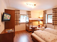 Mehrbettzimmer mit Stockbett