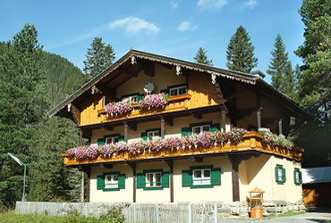 Chalet im Sommer