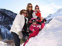 Familie im Schnee