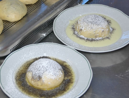 Selbstgemachte Germknödel