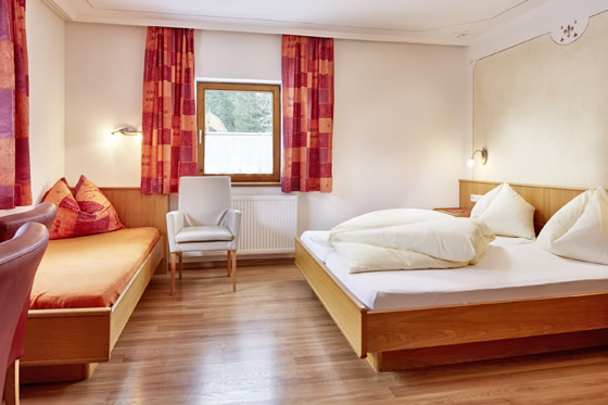 Doppel- oder Dreibettzimmer